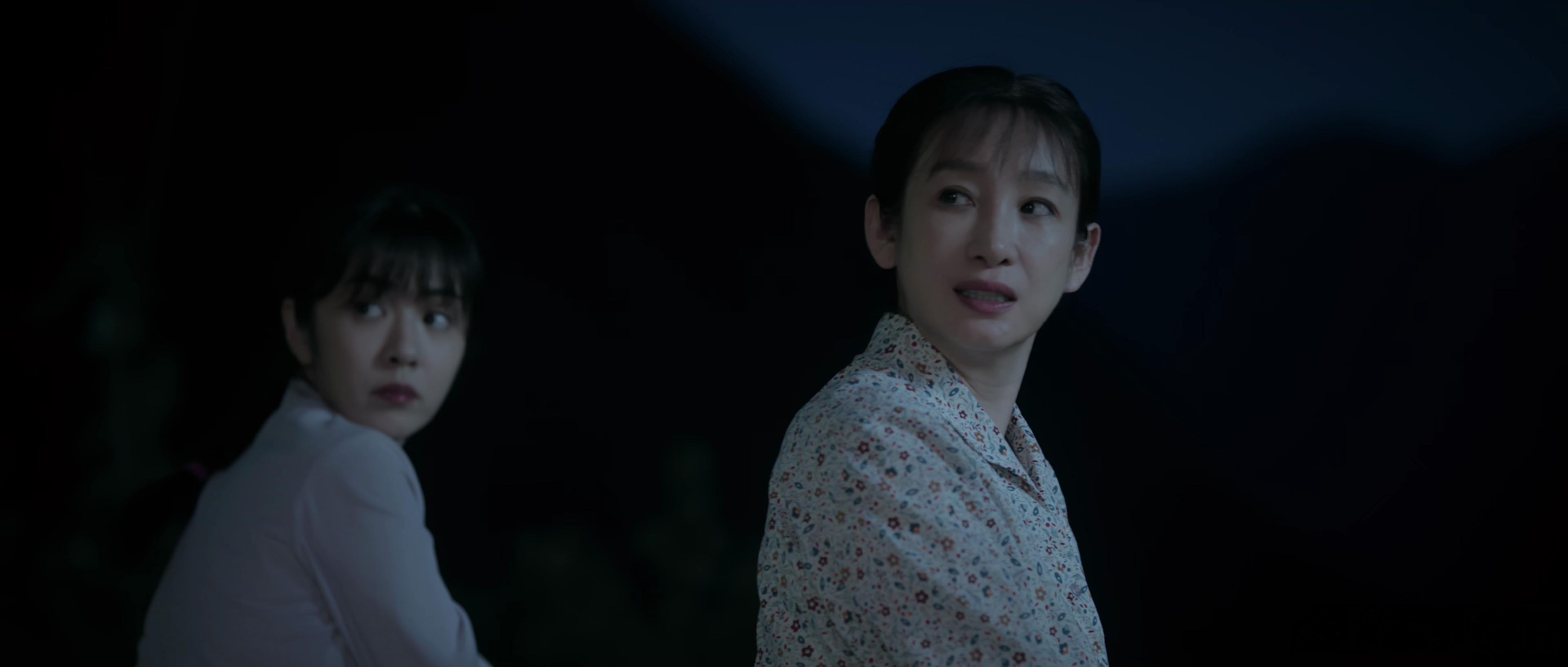 《主角》中又是这两个女人，在关键时刻安慰、鼓励、指引忆秦娥充实起来，该干啥干啥。