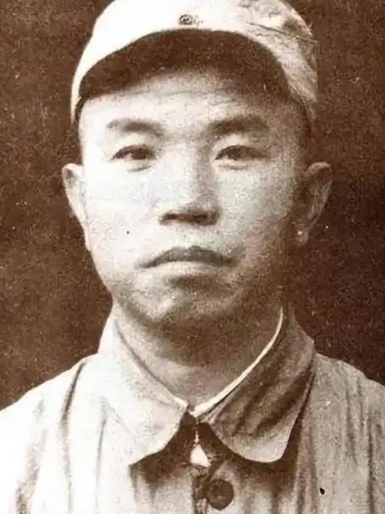1927年，麻城县农协判处恶霸地主丁枕鱼死刑，丁枕鱼对王树声大喊：“老五啊！我可