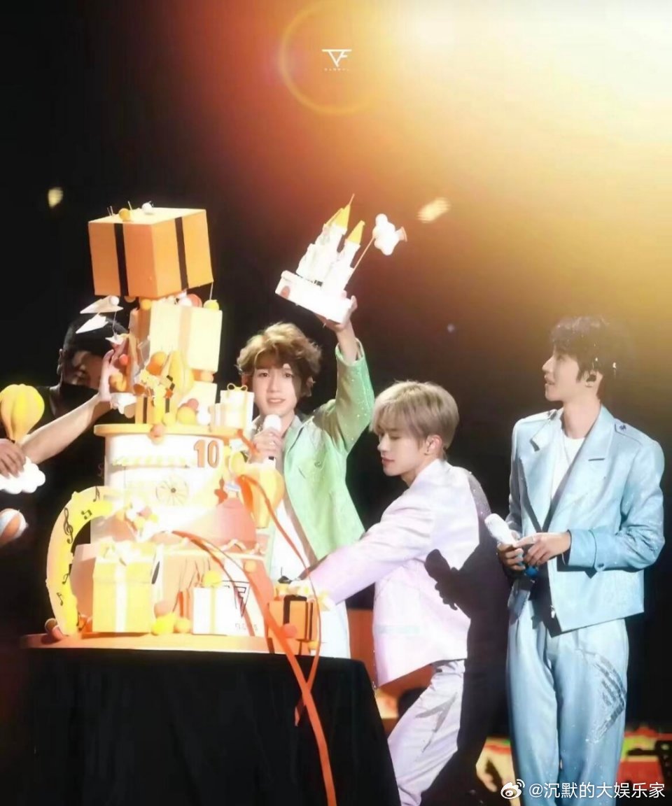 易烊千玺没给王源发生日祝福，被质疑三小只友情褪色？可能只是没来得及发吧，每年三小