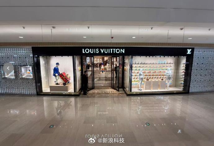 【LV遭起诉风波反噬】近日，路易威登马利蒂（简称“LV”）诉茉莉奶白商标侵权一案