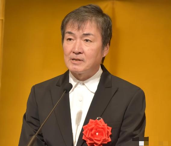 东野圭吾没有婚姻，没有子女，留下了约50亿日元的总资产，折合人民币约2.4亿元。