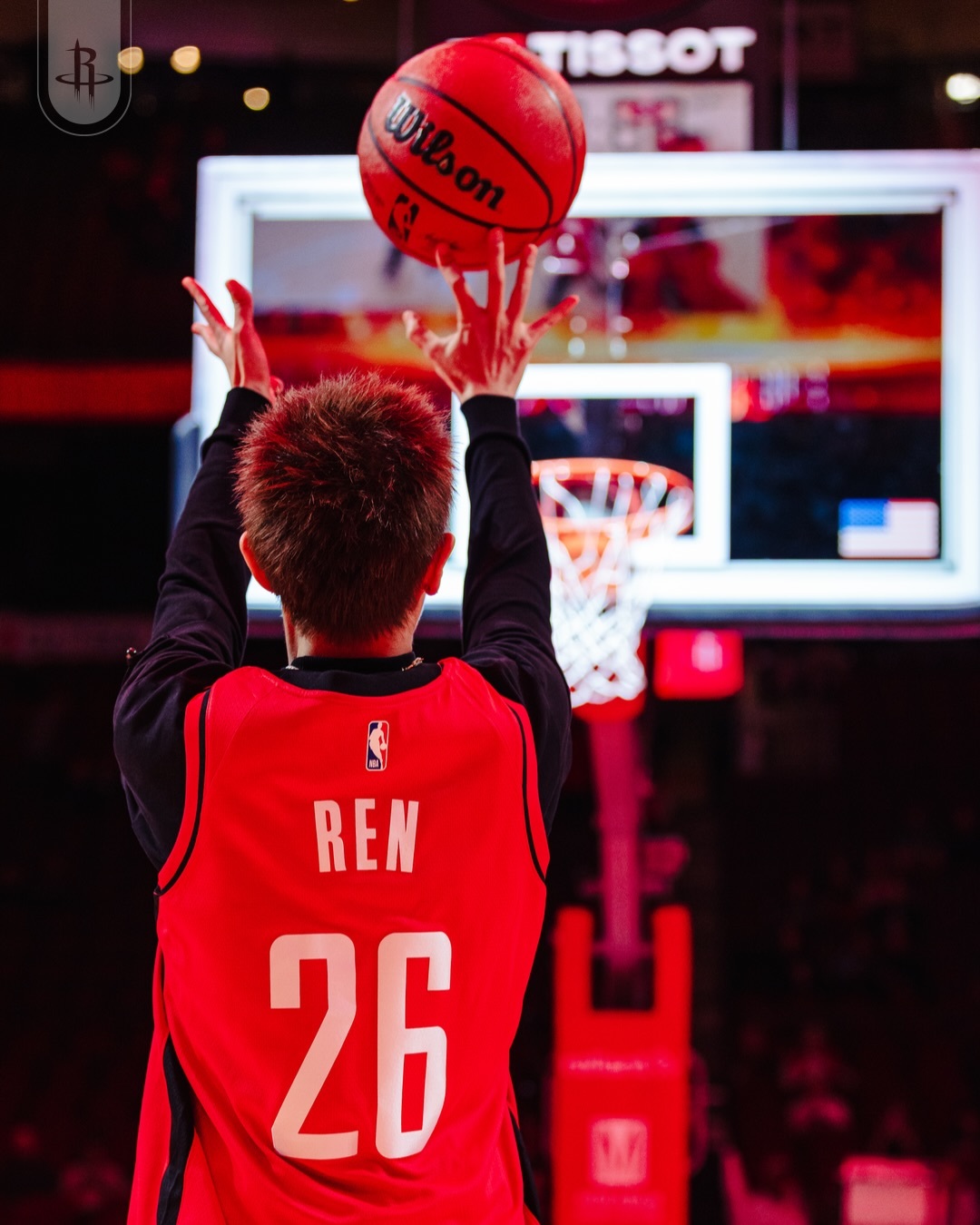 任嘉伦任嘉伦火箭主场表演嘉宾任嘉伦到访火箭训练营任嘉伦回应在休斯顿火箭队主场表演