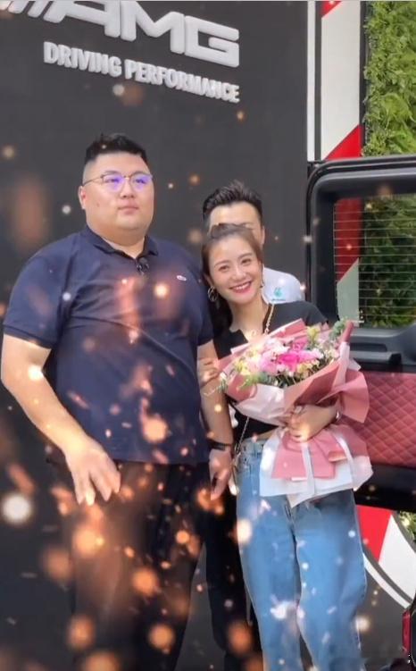 猴哥说车前妻自曝曾被男明星搭讪如果是70后，那我勉强能相信猴哥说车前妻自曝当空姐