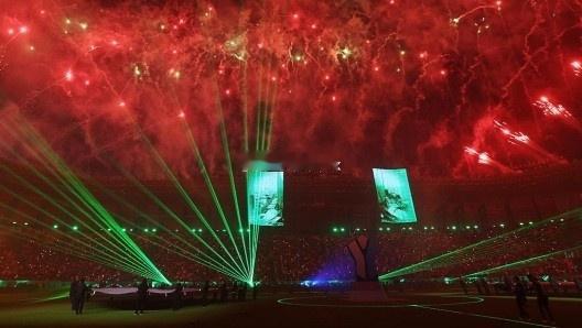 意大利超级杯决赛的球票并未售罄，用防水布遮挡了看台空座位。本届意大利超级杯在沙特