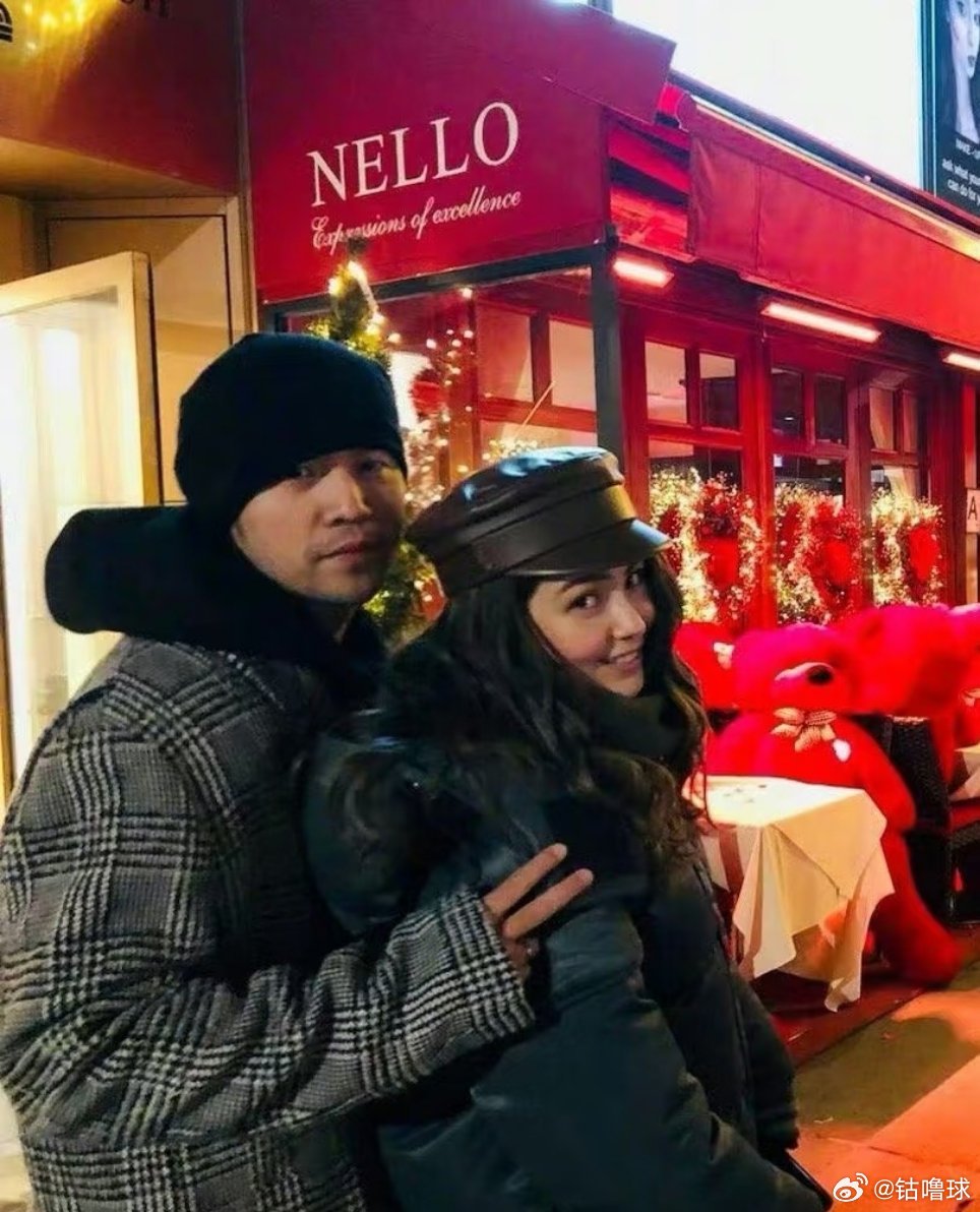 周杰伦ins发昆凌曾经的真情侣热搜都很多天了，真夫妻出现一下没错吧。 