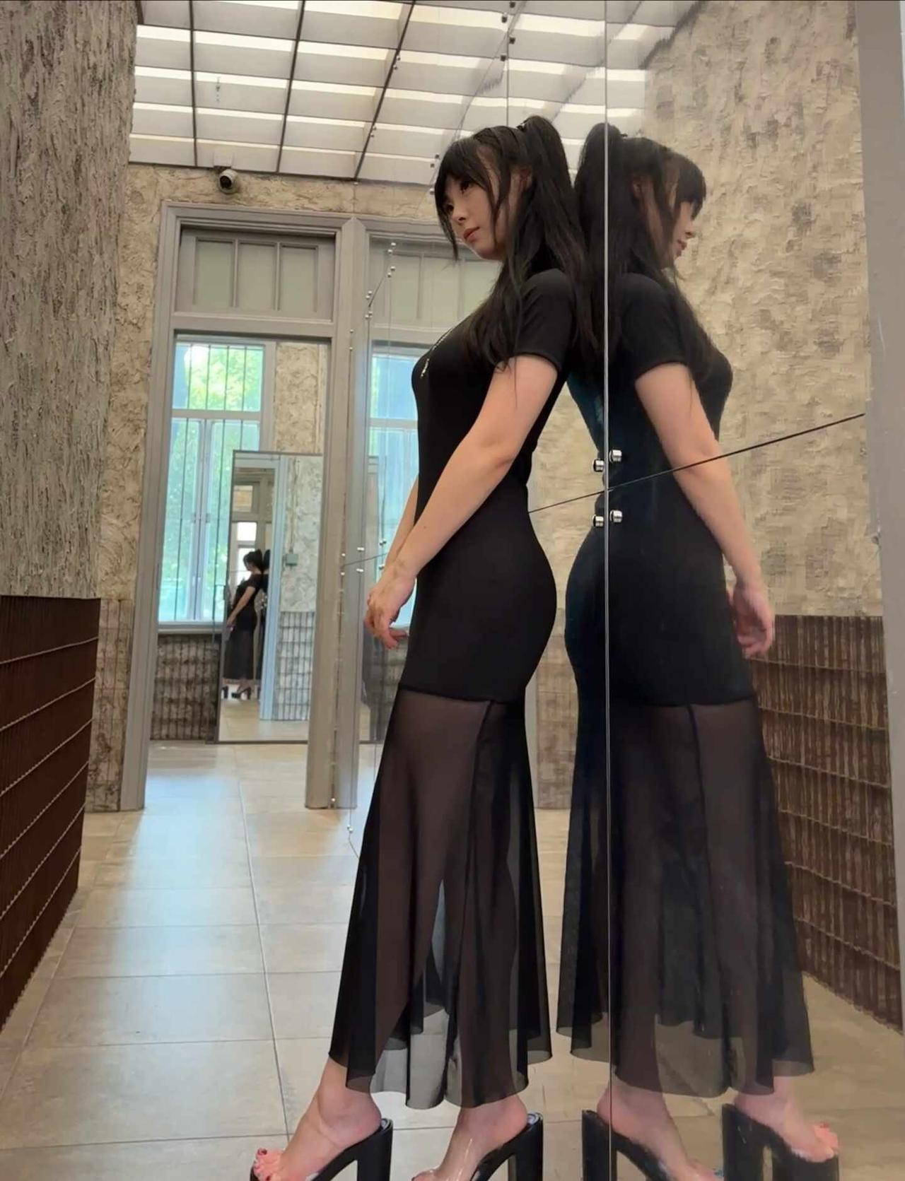 女人一身黑 走哪都ok
今天15点🫘🎵同名开播
不懂就问有问必答 万能的 我