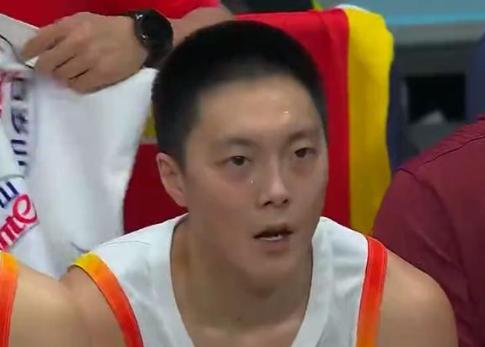 破案了！胡明轩亚洲杯一打强队就“隐身”的原因找到，媒体人说出实情

 
胡明轩在