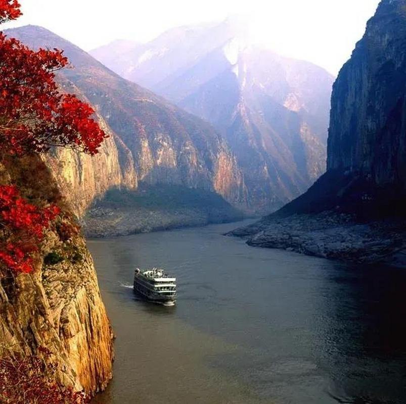 上联：门辟九霄，仰步三天胜迹；
下联：窗含五岭，俯瞰九州名川。