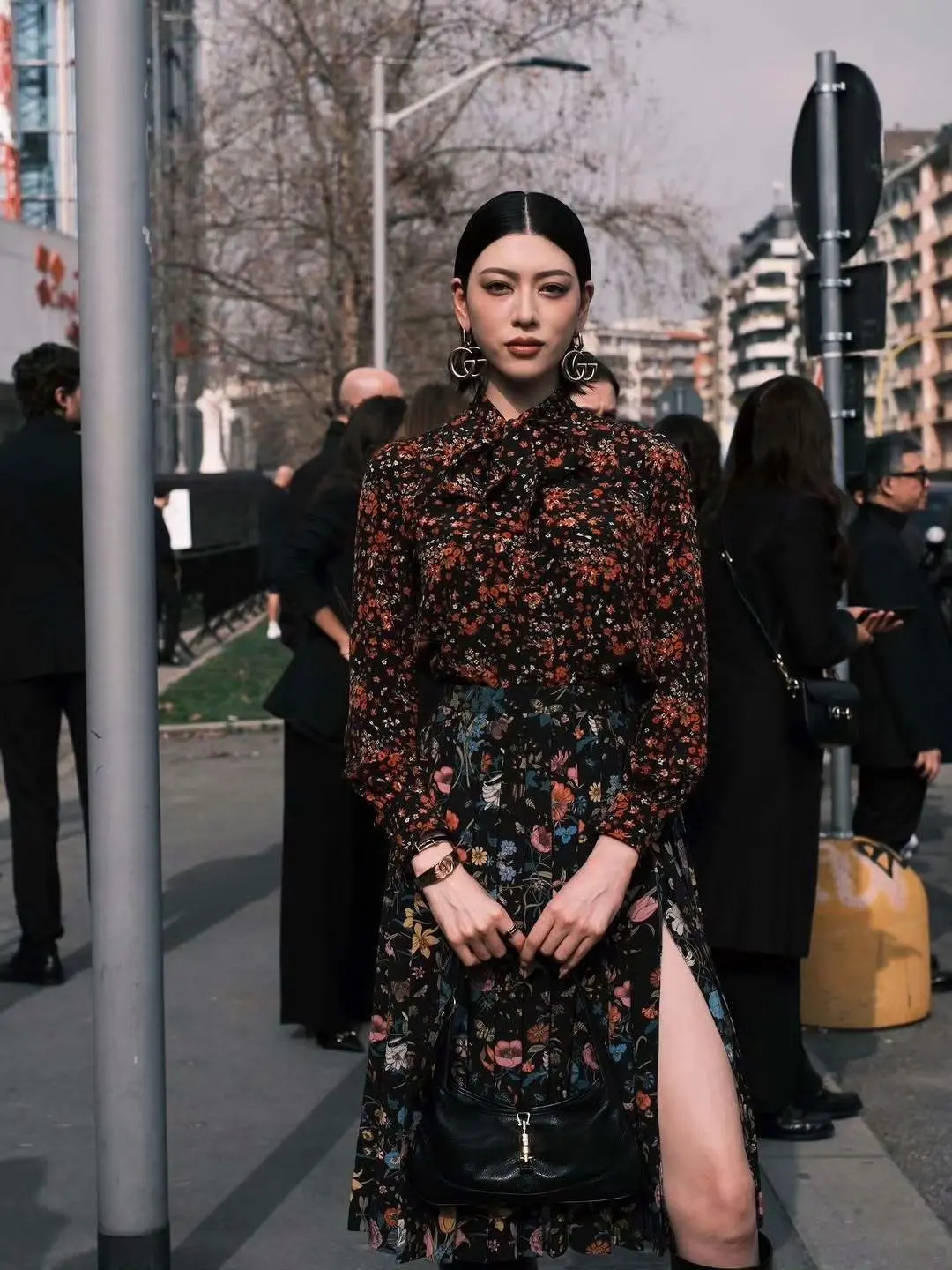 三吉彩花。