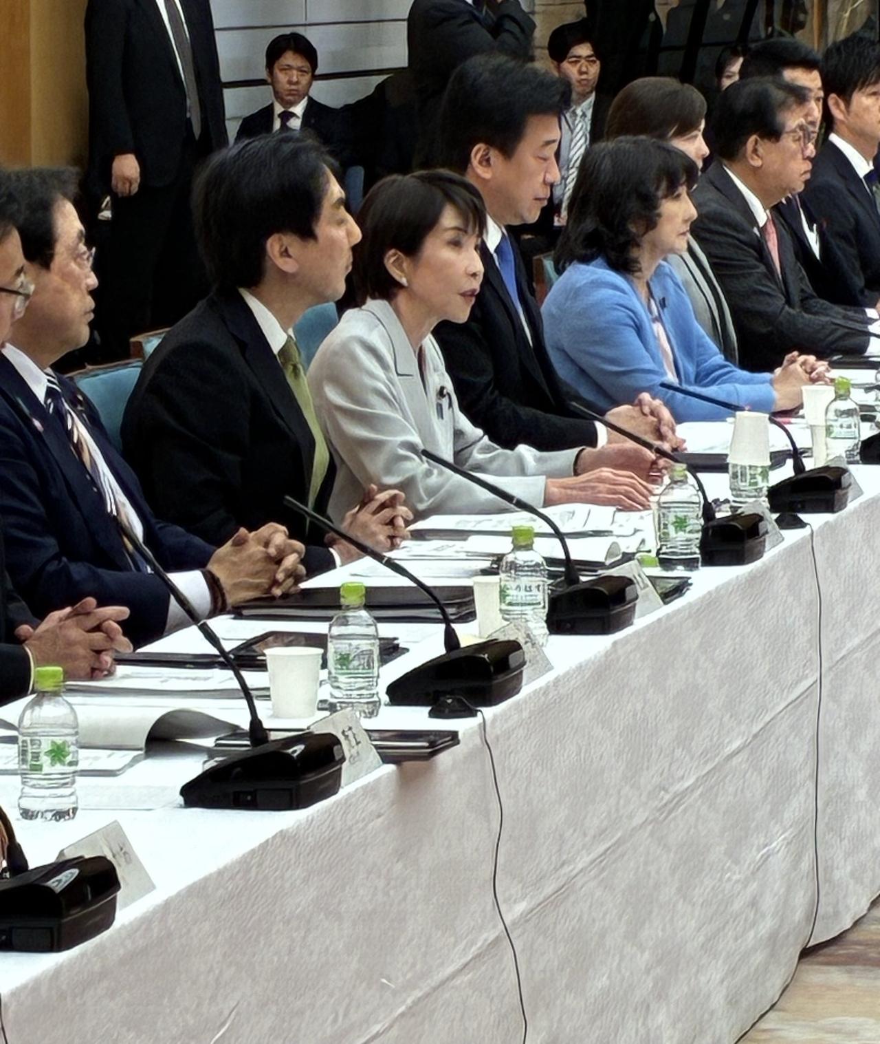 高市早苗：昨天，我从上午 9 点到下午 5 点在众议院预算委员会回答了问题，之后