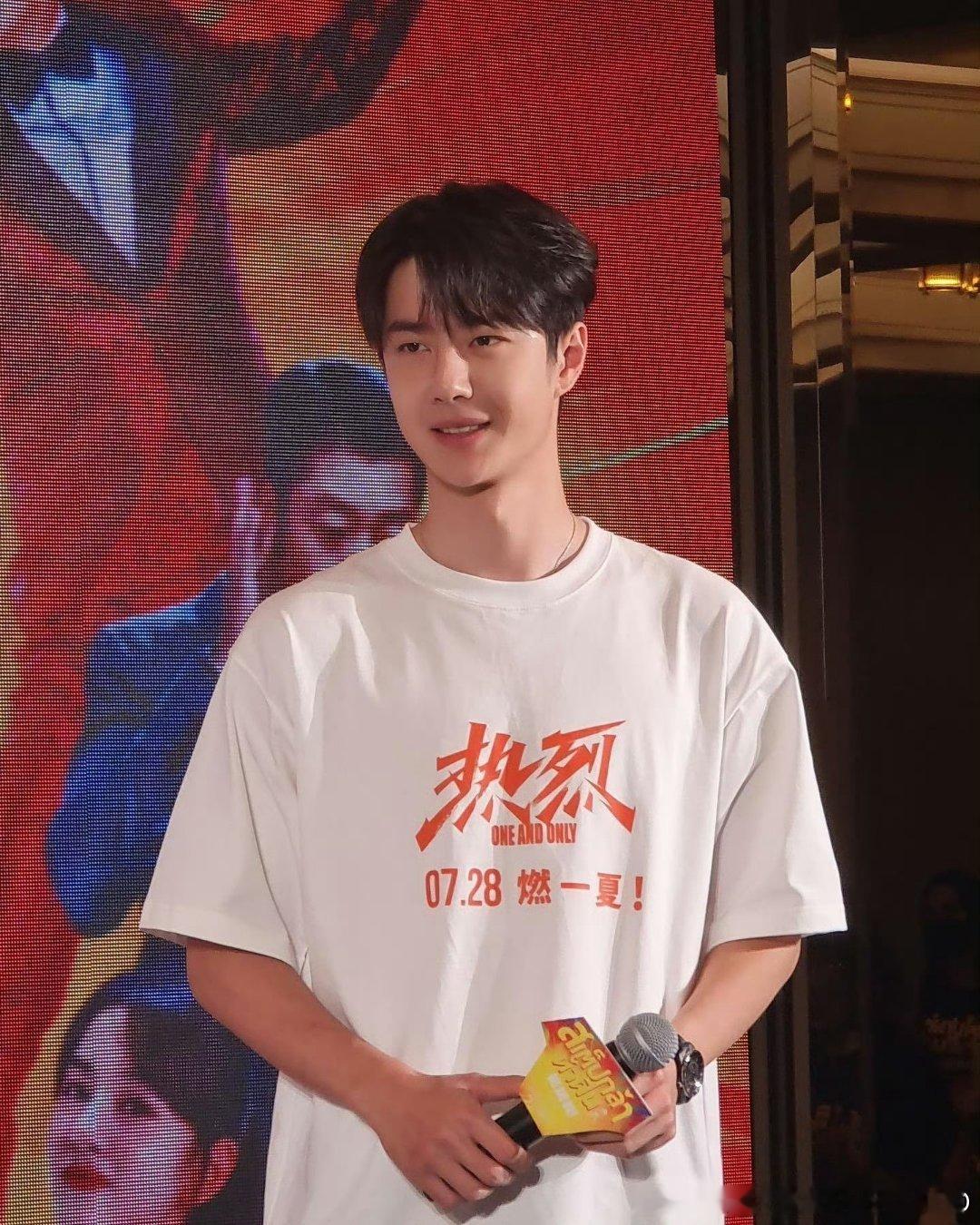 王一博王一博大魔王全球品牌代言人 wyb王一博 你的名字一撇一捺 對我而言 山迢