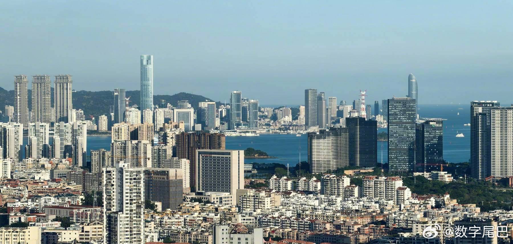 尾巴生活 最近油价降了非常多，加满，上山看美景你们当地油价怎么样？applaus