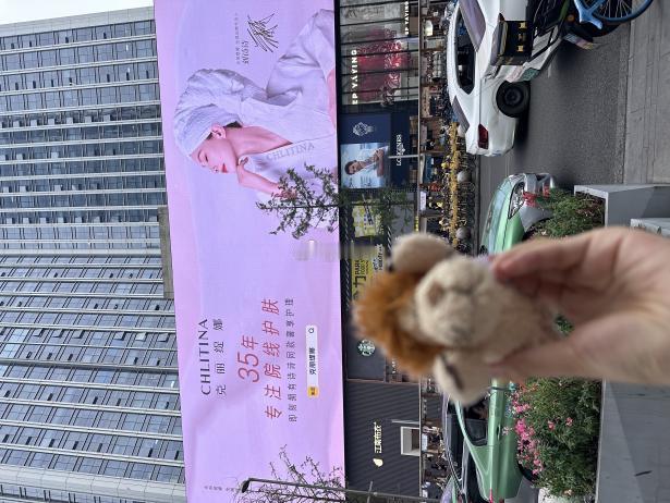 谁懂！被刘诗诗大屏狠狠种草克丽缇娜温柔通透的好皮肤太绝，已和闺蜜约好，周末冲同款