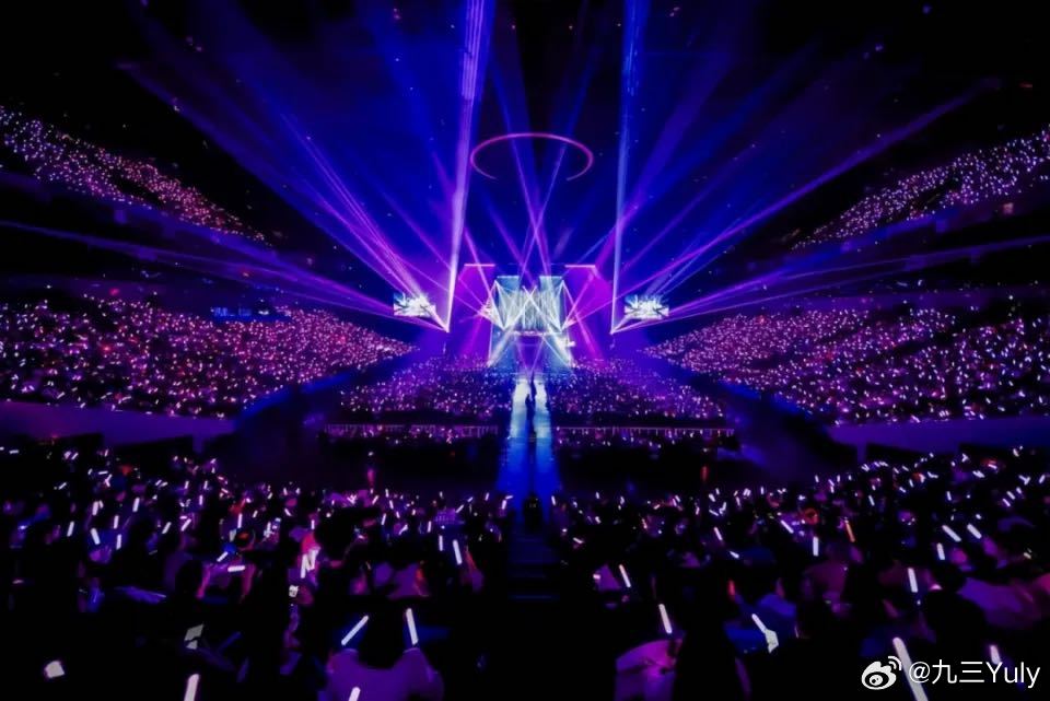抽4个人去看演唱会！酒店+机票+演唱会门票全包！不要的可折现6000元！想干嘛干