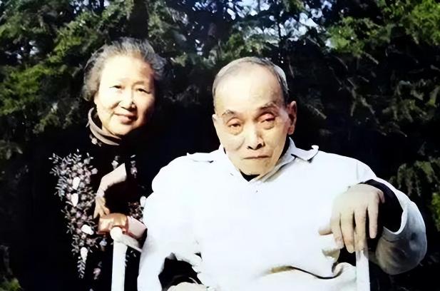 1949年3月，范纪曼被捕，狱中他拒不承认自己的身份。毛人凤下令，死刑。临刑前一