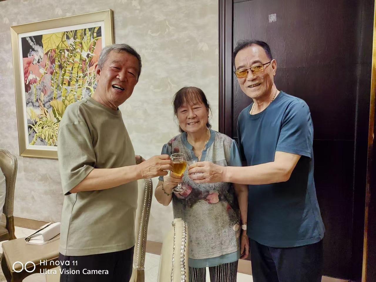 半生风雨一程路，一世同窗一世情。
 时光匆匆四秩光阴，当年一身青涩、奔赴北疆的少