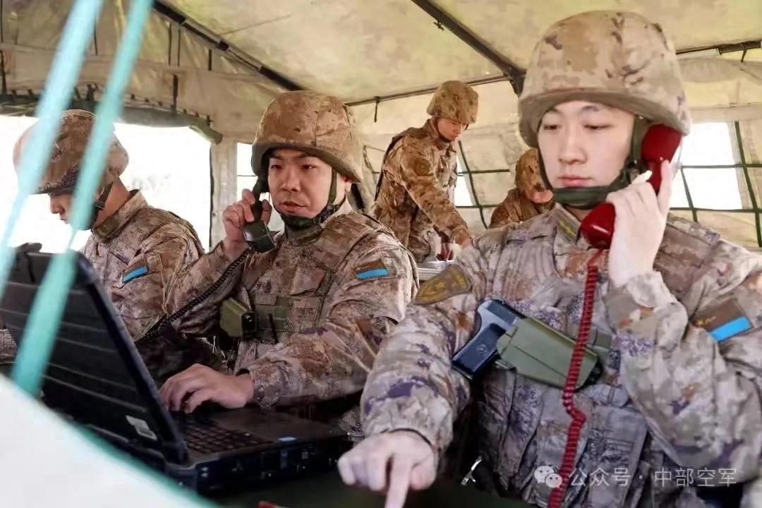 中国为啥不搞新手枪了？说出来你可能不信——不是造不出，是造了也没人要！92式手枪