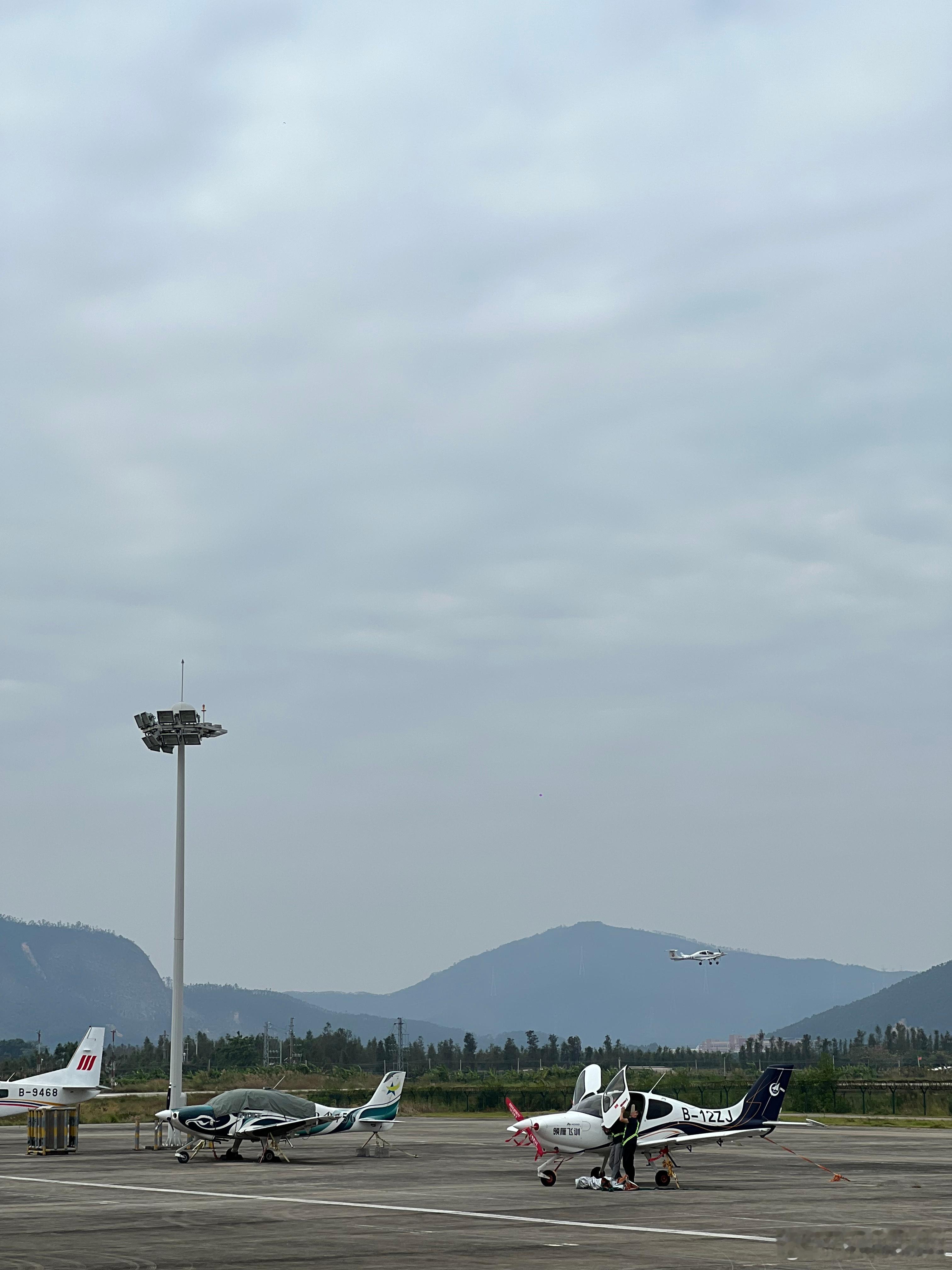 AG100，平时都一直盖着希望有机会试试，看各种参数、配置都很赞而且是珠海特产航