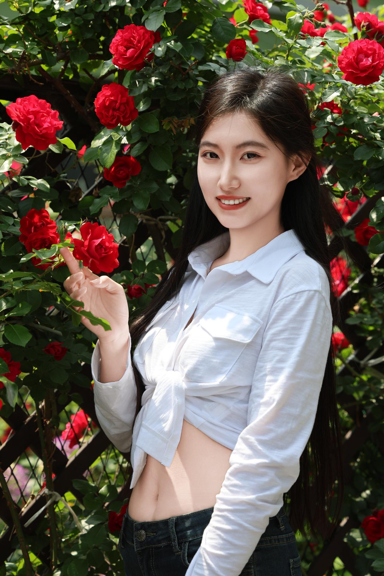 在鸡零狗碎的生活里讨一份温情的浪漫，微风正好，阳光不燥，约上好闺蜜一起踏青，保持