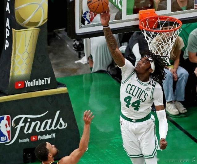 近日，波特兰开拓者新星斯库特·亨德森接受了Scoop B的采访。谈到对季后赛氛围