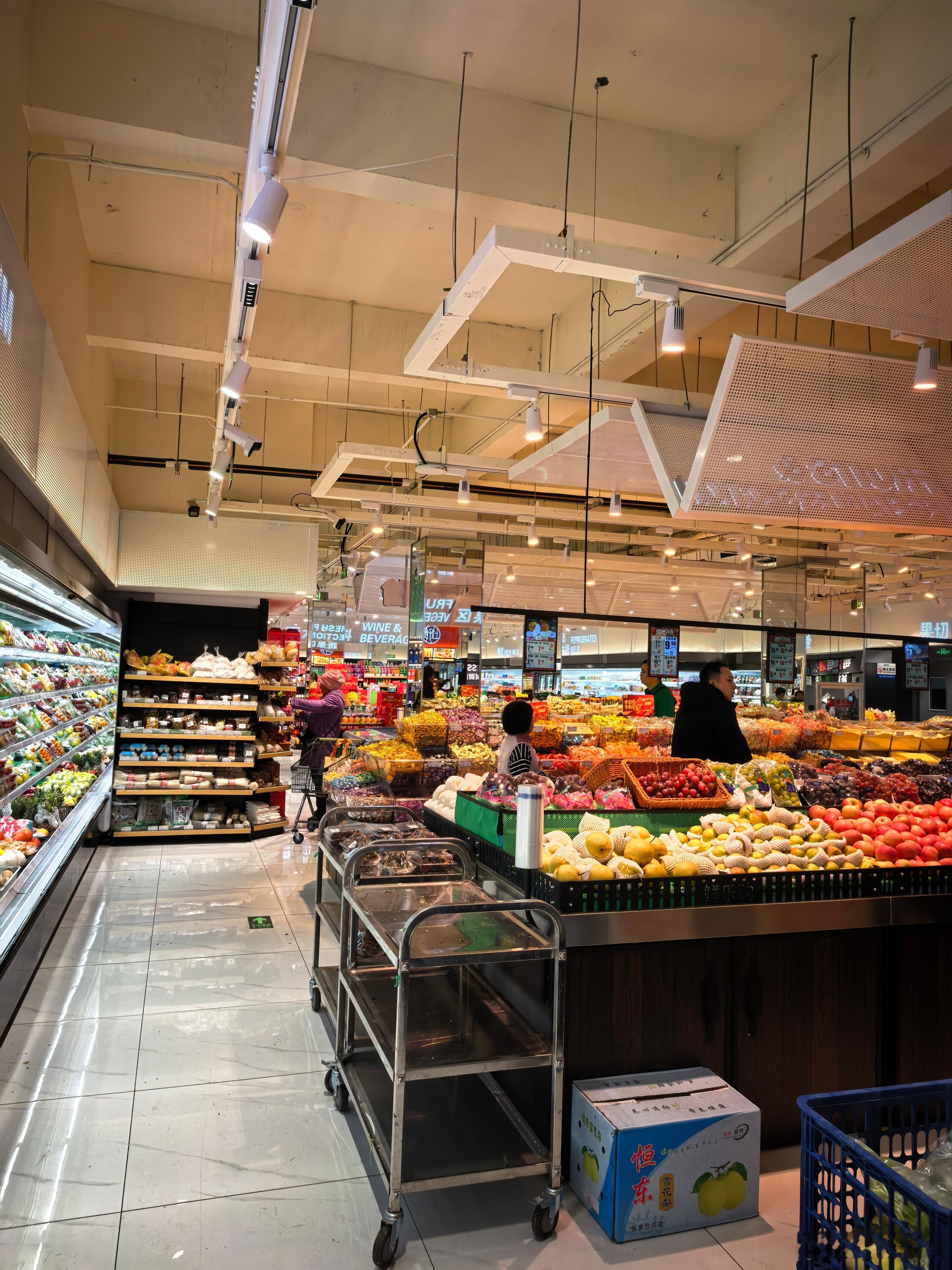 东港新开的生鲜超市很好逛，就是文化水平有待提高