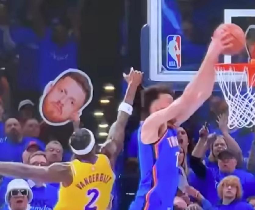 医学专家：范德比尔特疑似是右手小
拇指脱臼或骨折
NBA季后赛次轮G1，湖人今日
