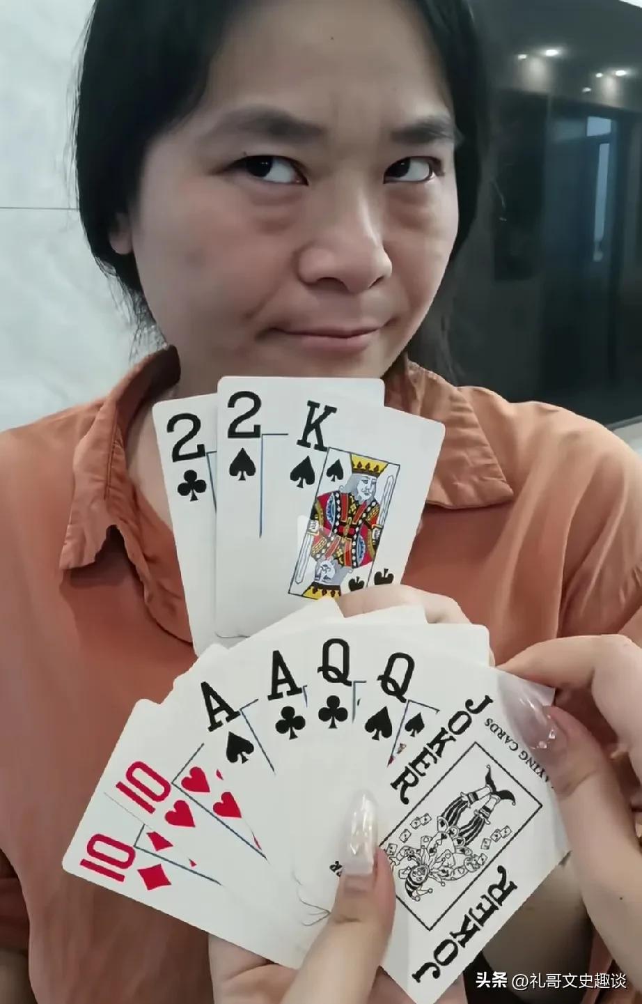 这幅牌咋才能赢牌。网友给了一破解方案:这牌必胜，先出一个A，对方不会要，你出一个