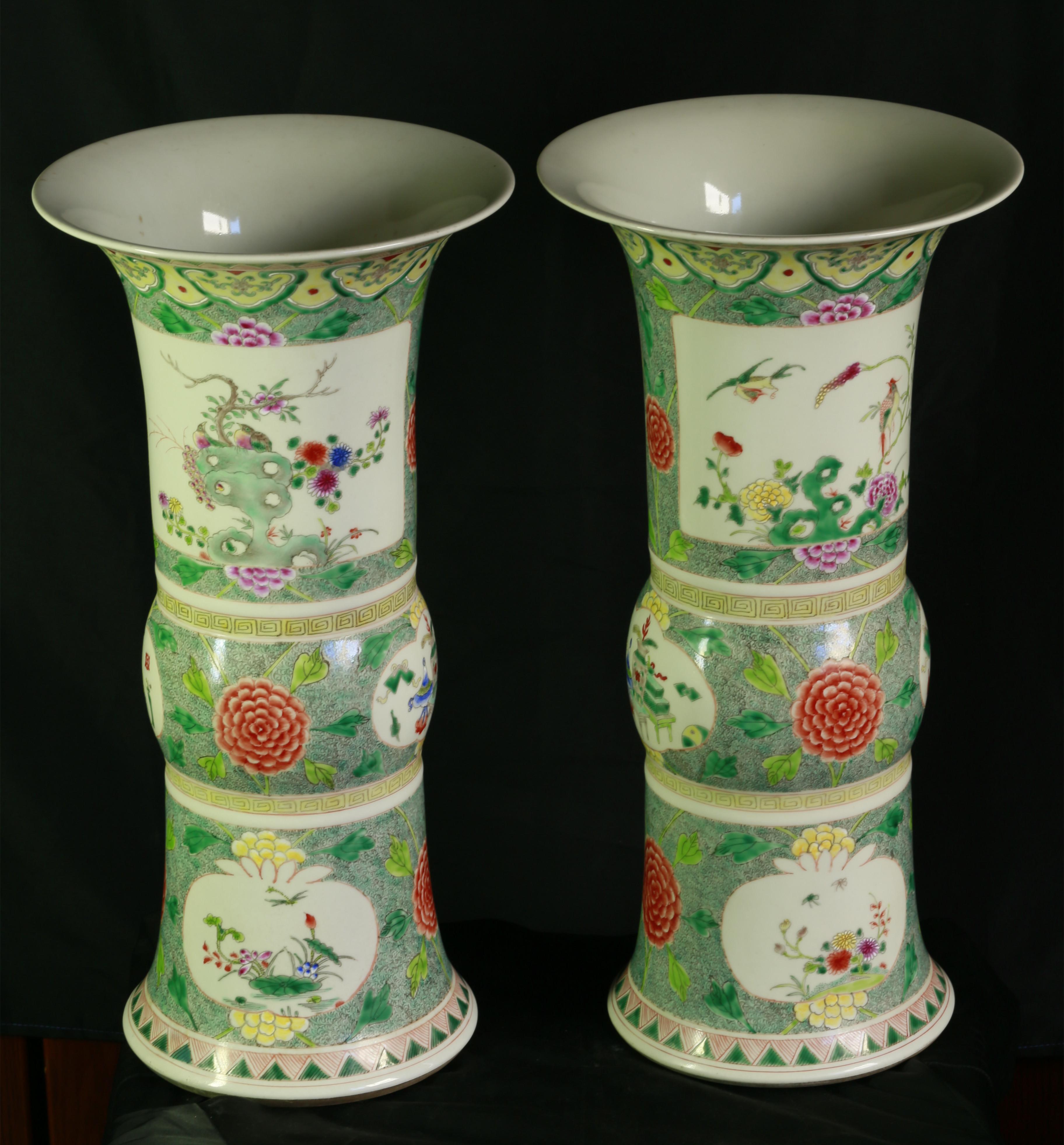 清康熙五彩开窗花鸟博古纹花觚一对尺寸：两只都高50.7厘米，一只口径25.6厘米