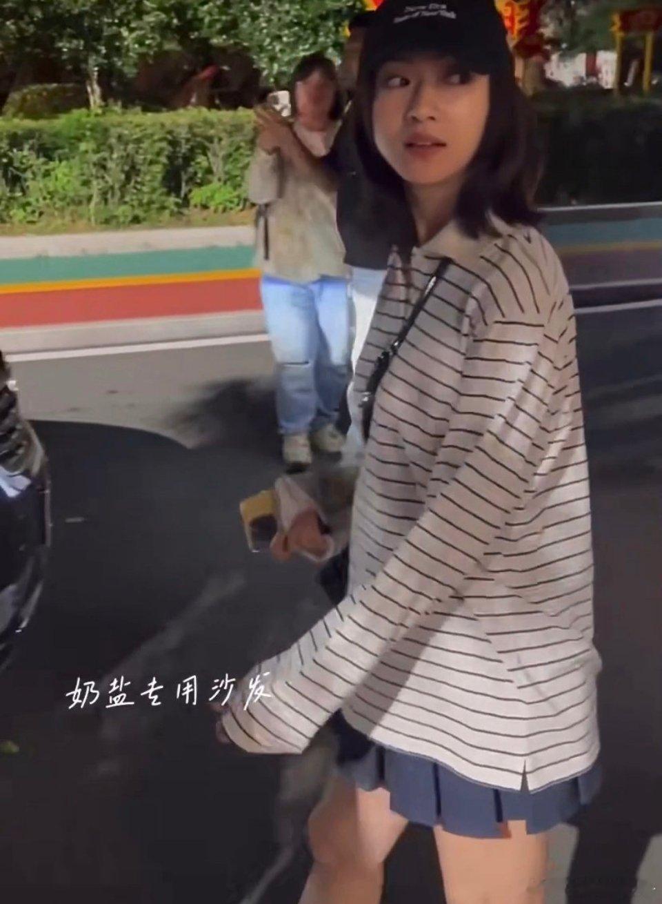 吴谨言下班路透 状态大家觉得怎么样 ​​​