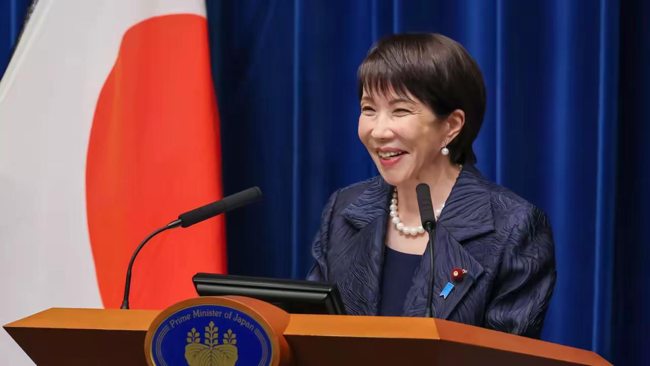 什么叫亦步亦趋？
也许日本的外交动向更值得我们关注。在特朗普对华访问后，日本首相