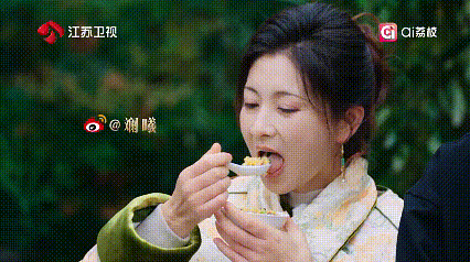 眉姐姐隐藏的吃货属性藏不住了 眉姐姐的吃货日常太真实了！为扬州炒饭只吃一个红薯垫
