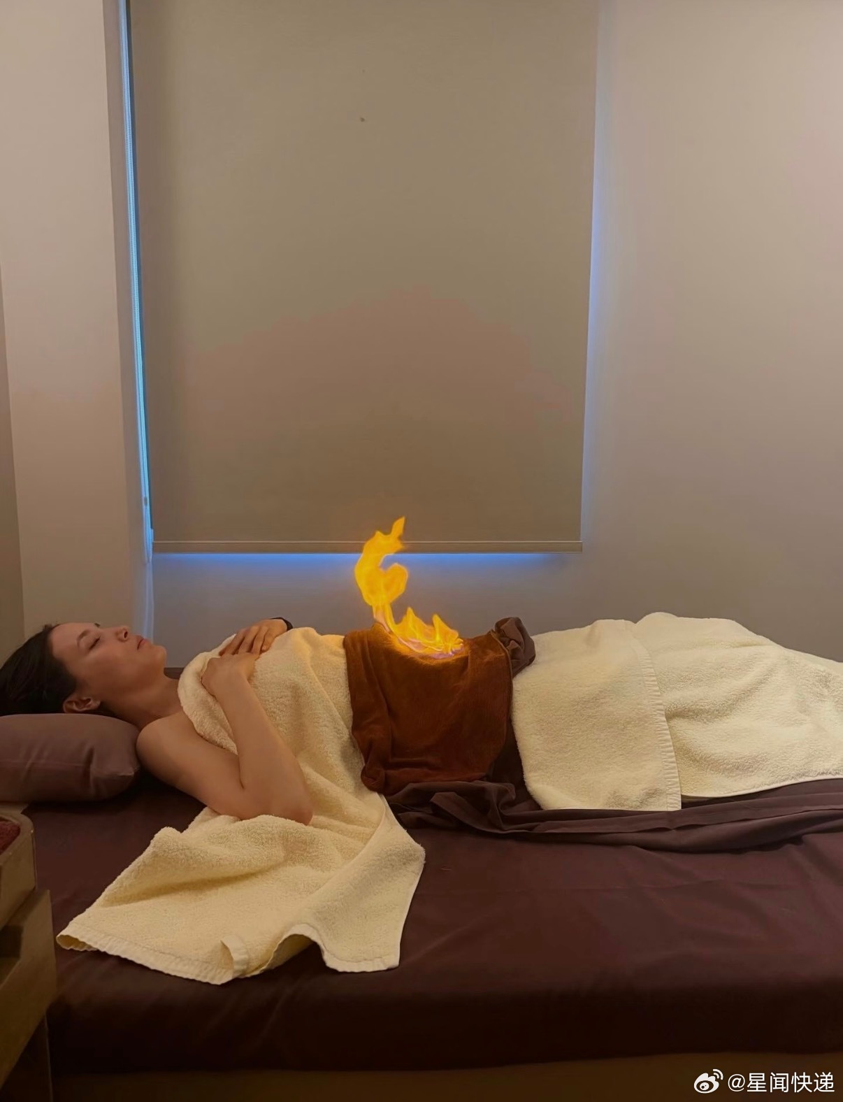 谷爱凌何超欣比基尼照22岁的谷爱凌晒出紧致马甲线，21岁的何超欣坦然展示小肚腩，