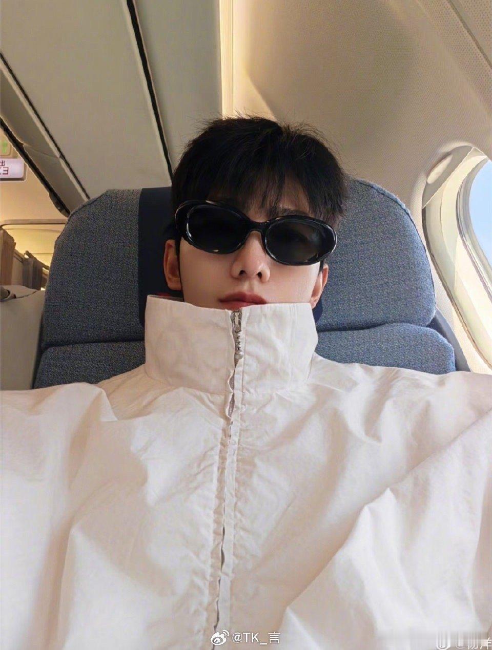 杨洋 美术课本里最有说服力的脸 美术课本里的细糠是杨洋！人教版七年级上册第三课配