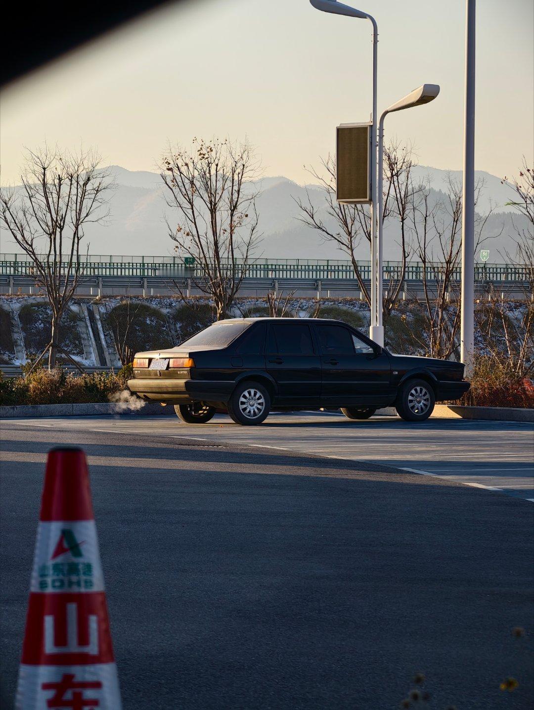 普桑真的很经典，每次遇到都想多看两眼如果这台车复产，应该会有不少人情怀单大v聊车