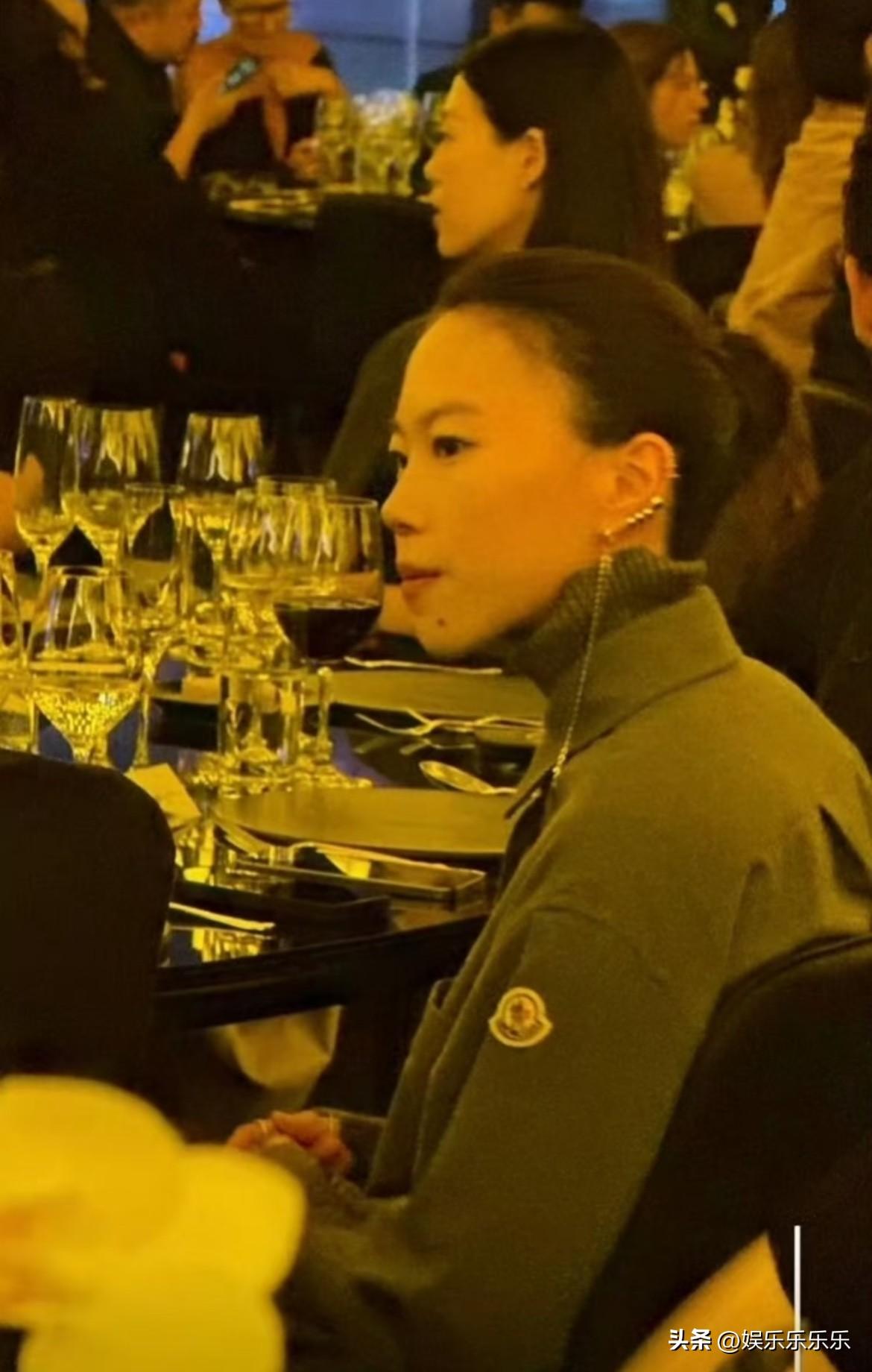 大光明造型巨星的气质
基因就是这么神奇，五官明明和妈妈哪里都不一样，可整个一看就