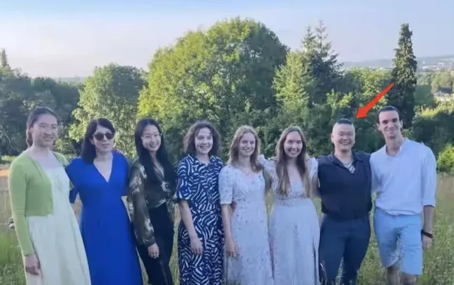 毕福剑女儿长得还真有个性！