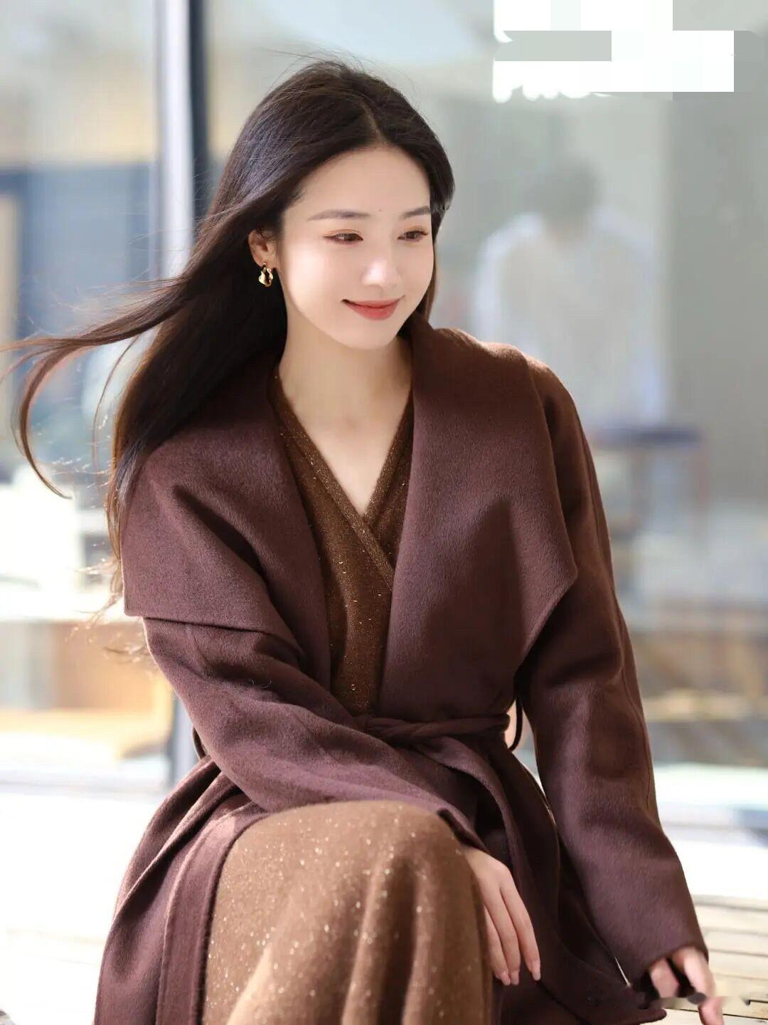 全套棕调往身上一套，镜头里随便一站就是自带滤镜的贵气比例人，大方到发光！[比心]