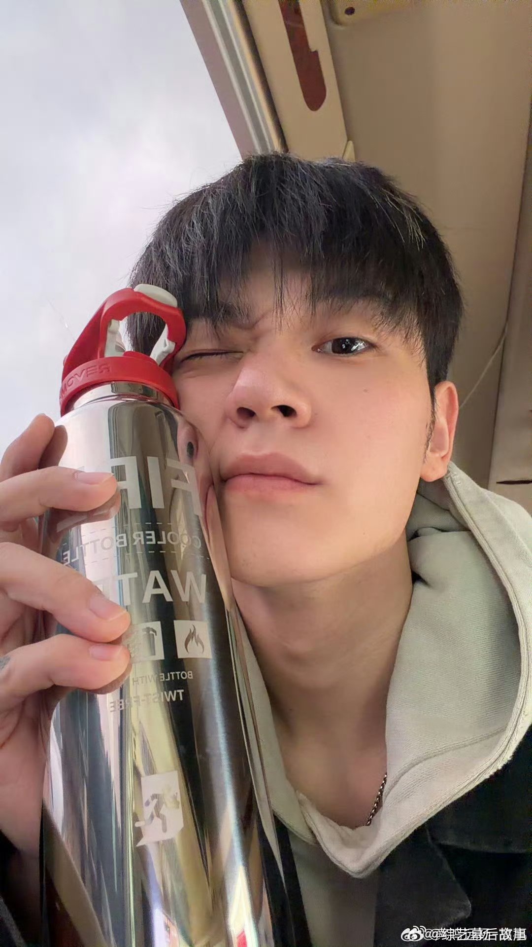 看到李荣浩唱青花了 被《声鸣远扬》高旭的《青花》狠狠圈粉！歌声里的叙事感拉满，眉