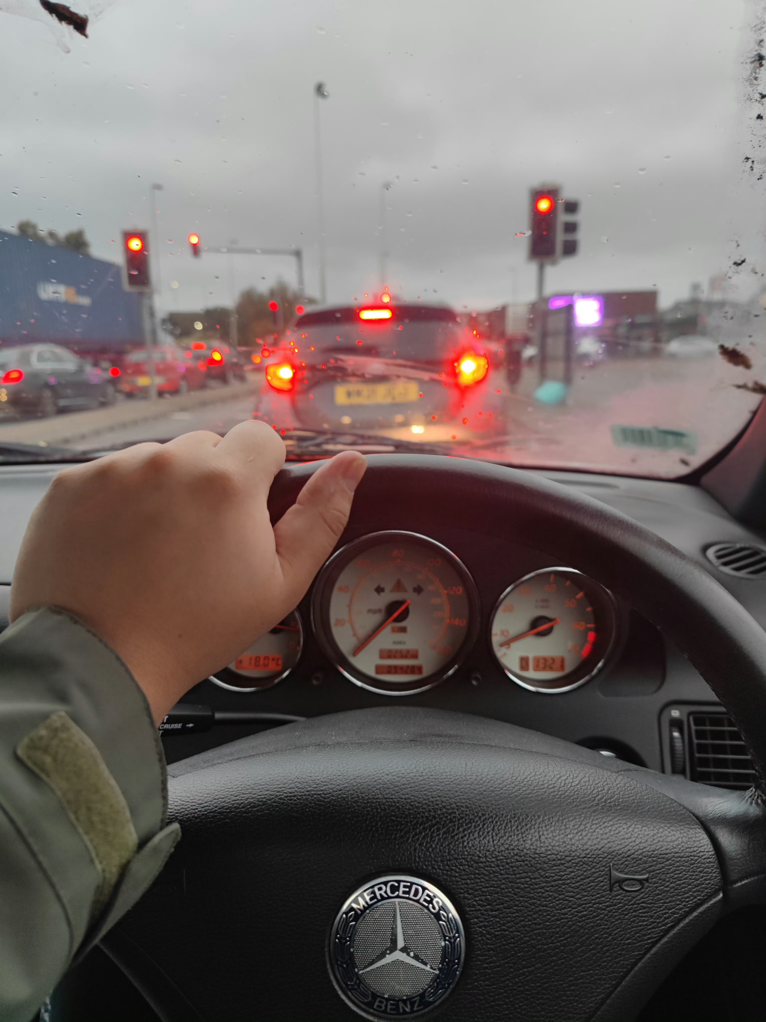下雨天 开个老登车出发吃早午茶 ​​​