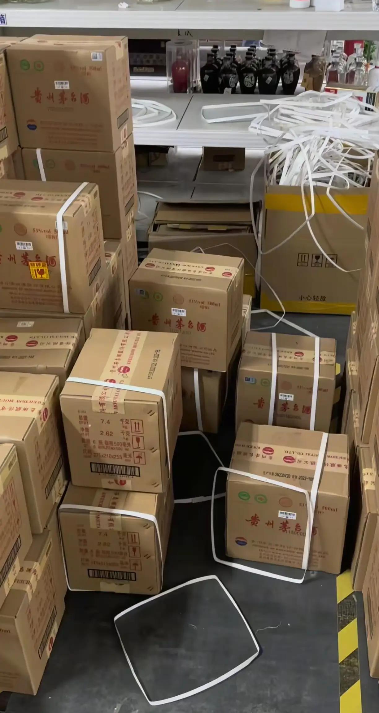 囤积茅台的人，把几年赚的都吐出来了——这场“酒神”的大戏，究竟反映了什么？当市场