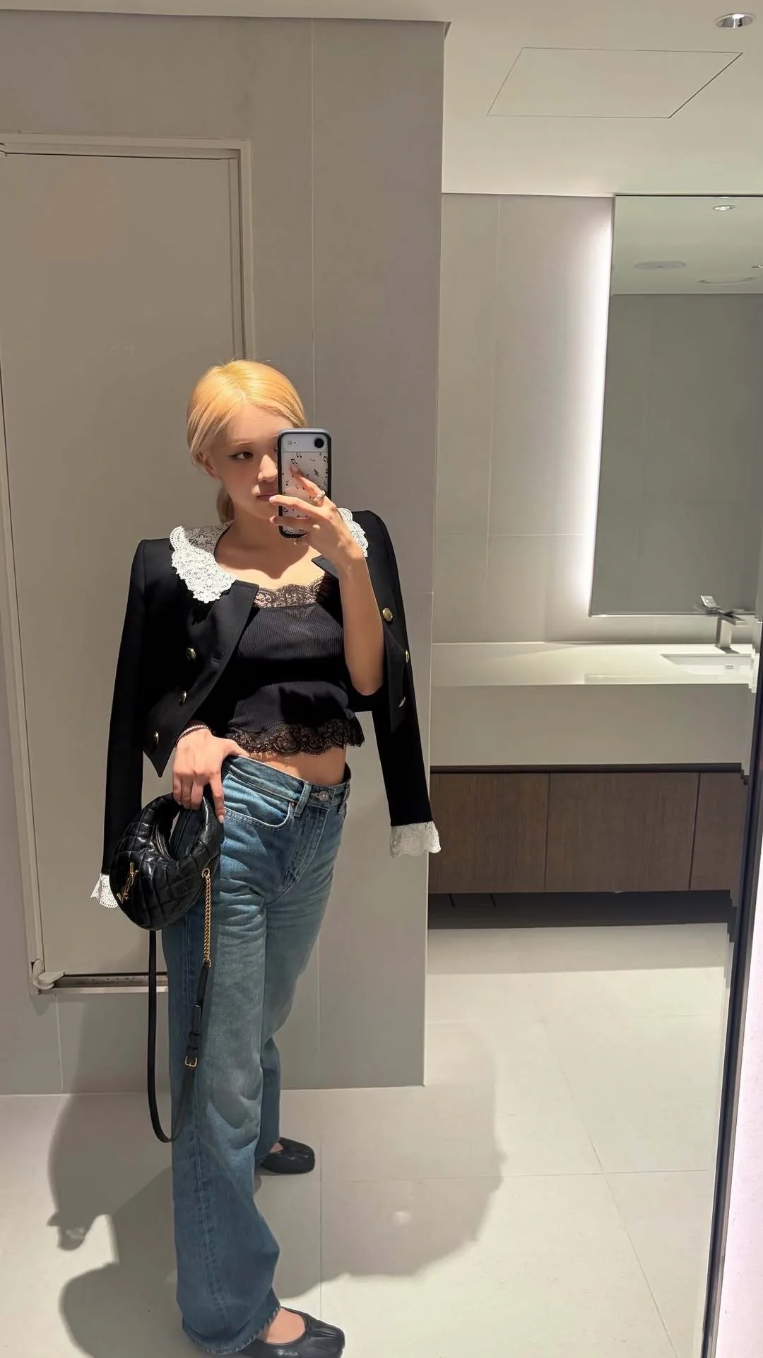 ROSÉ更新 | 🩵新鲜的彩英！去参加tiffany活动啦