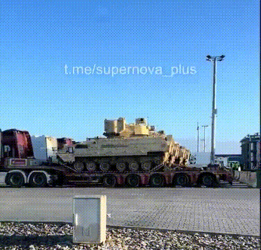 “据称是美国第一批运往乌克兰的武器装备，大部分已存放在美军在德国和波兰的码头和仓