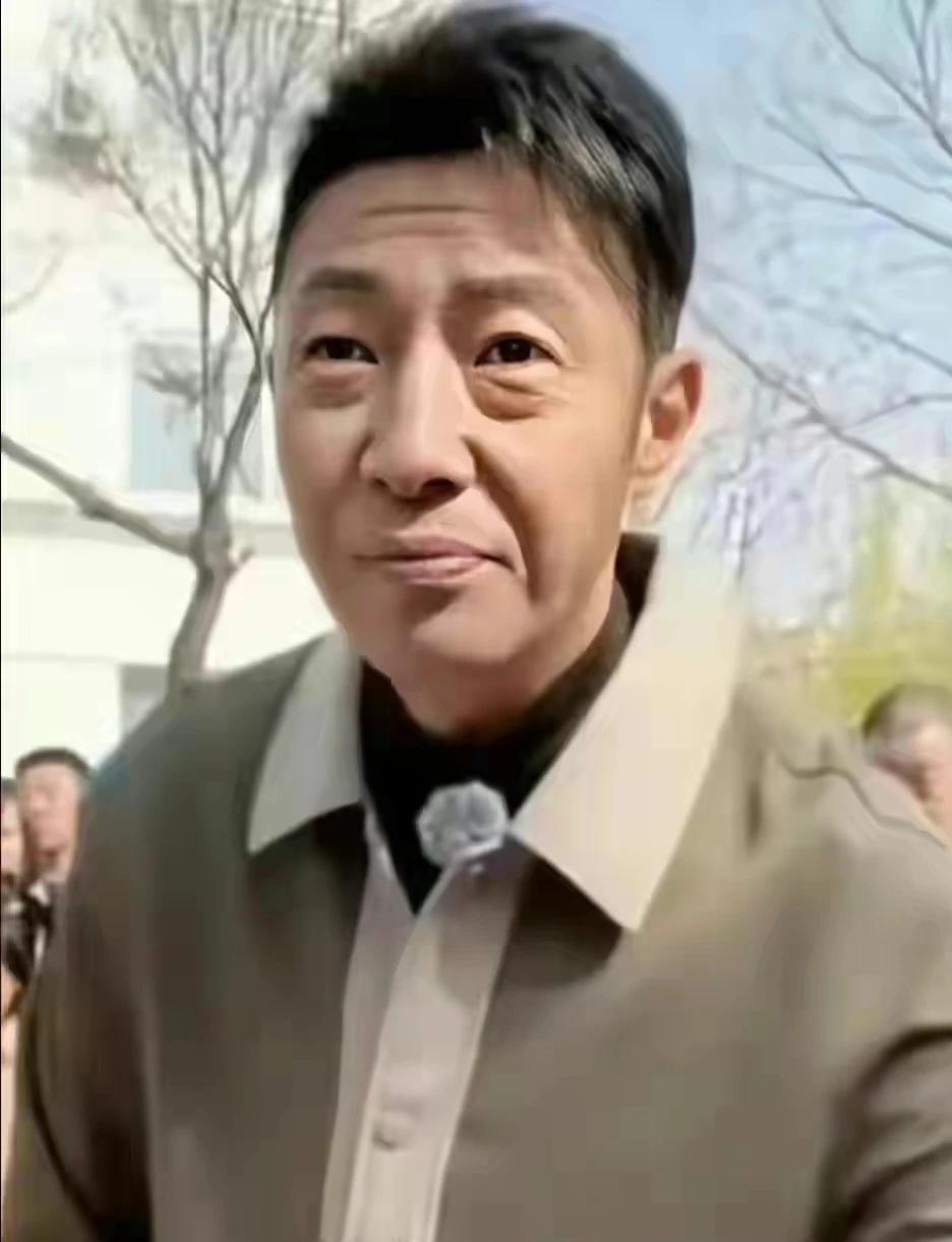 素颜见真相！容颜判若两人的撒贝宁！那个帅气机敏，风流倜傥的央视著名主持人撒贝宁怎