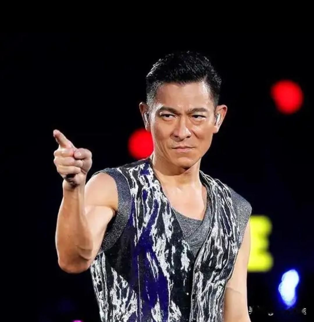 刘德华出道这么多年，无绯闻，无负面事件，在国家出现灾情时，一直就是带头捐款人，在