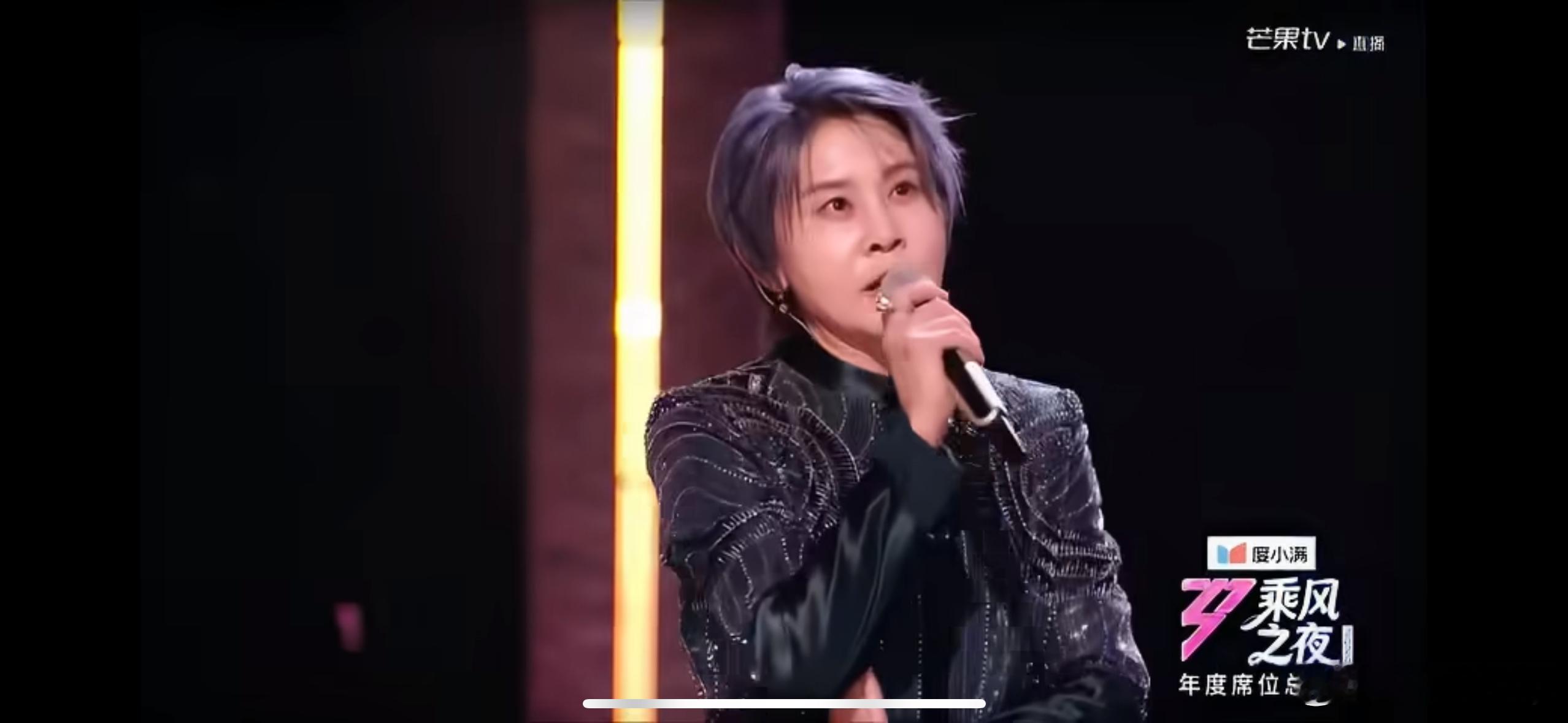 来超话告别乘风2026乘风2026熟悉的旋律缓缓响起，收官之夜的大合唱勾起无数回