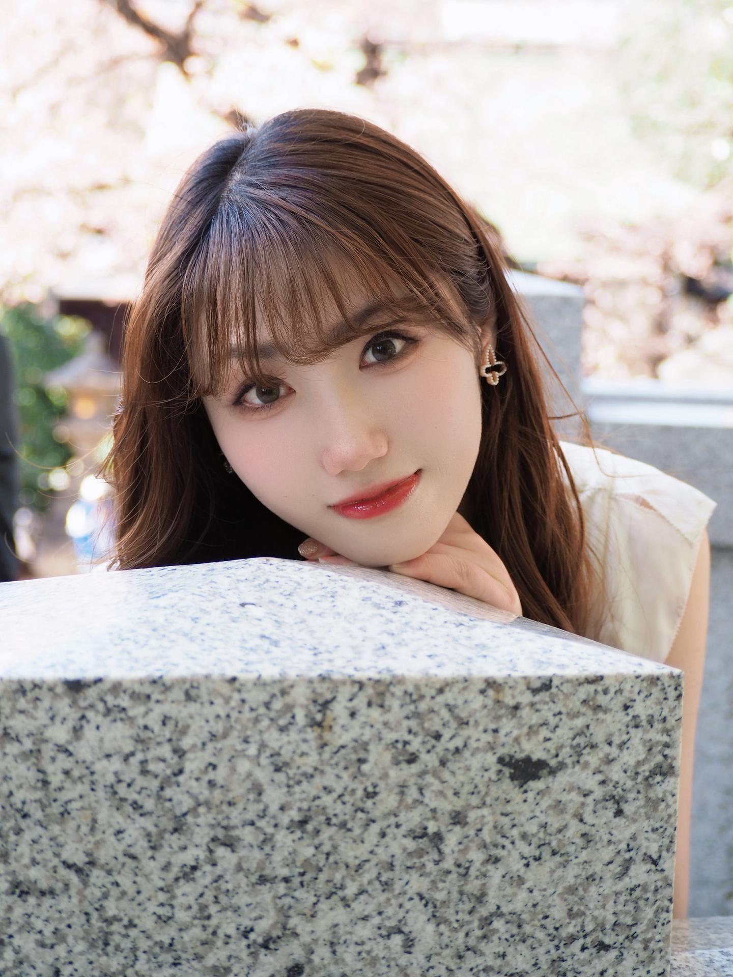 她的睫毛弯的嘴角🫧。