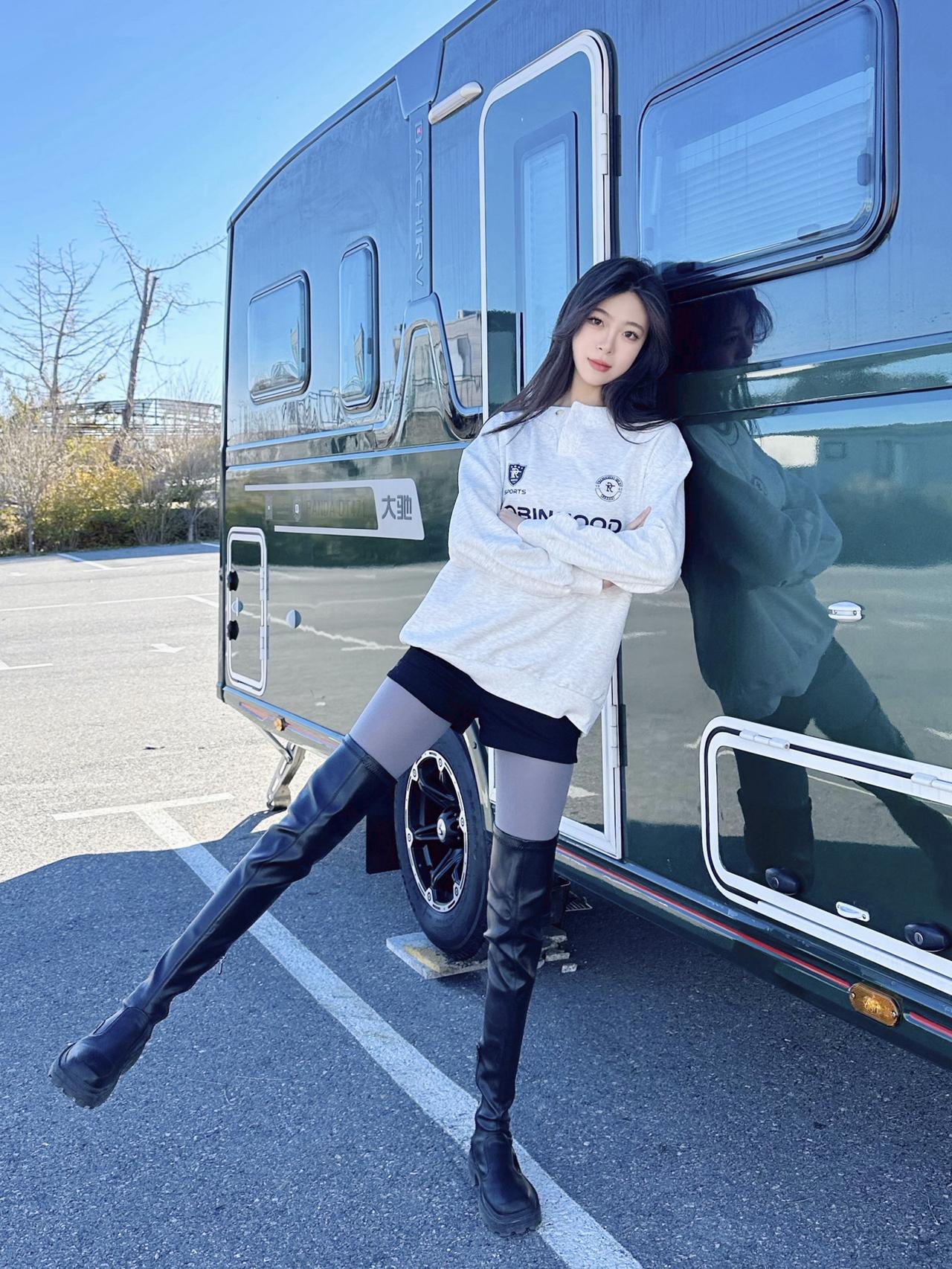 一眼沦陷的校园女主📖|||想过一千个青春的文案都不如校园的风恰好吹过🌬️
我