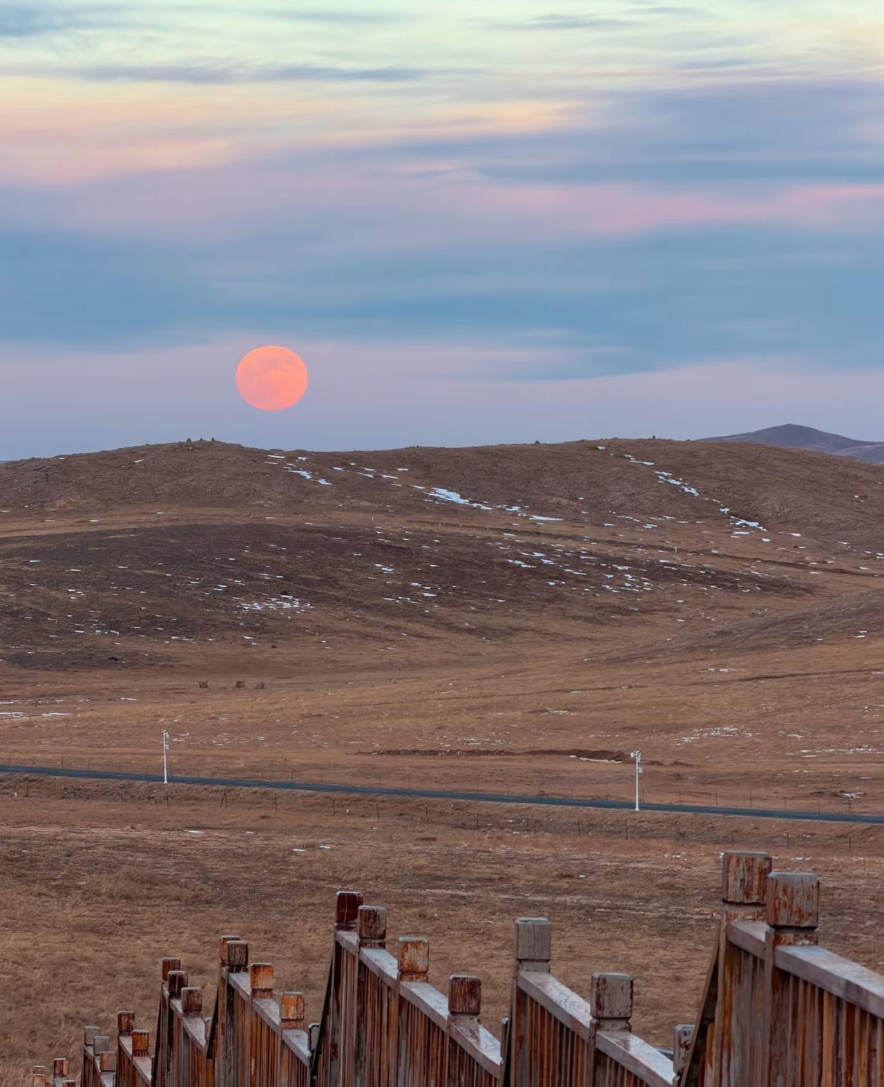 内蒙古粉红色的落日