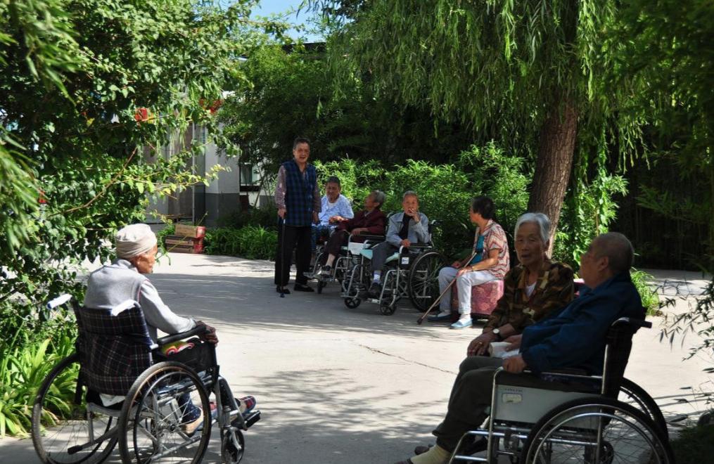 养老院和居家养老，到底哪个才是老年人的归宿？

人到晚年，最绕不开的话题就是养老