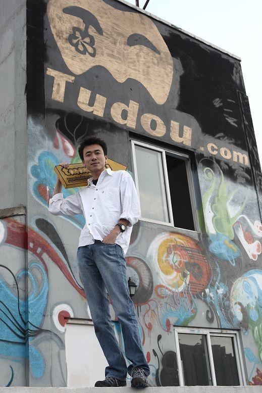 2008年，亿万富豪王微，在婚内竟然爱上漂亮舞蹈演员，回到家就耍花样跟杨蕾闹离婚